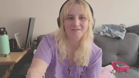 Snapshot of glitchwitch chatting on 07.18.26 Glitch online show from 07.18.26