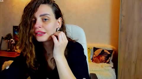 Gloria Wood online show from 10.31.25