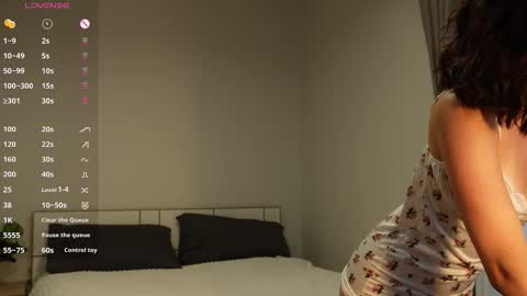 Snapshot of gloriamillss chatting on 11.24.25 Gloria online show from 11.24.25