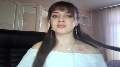 Snapshot of gloriashine chatting on 03.12.25 gloriashine online show from 03.12.25