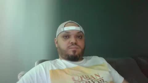 Snapshot of glusgan chatting on 11.25.25 Your boy online show from 11.25.25