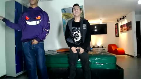 Snapshot of gnecos chatting on 05.02.26 THOMAS AND DAMIAND online show from 05.02.26