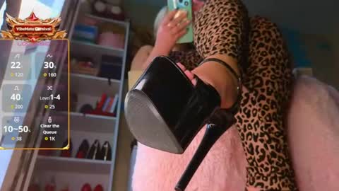 Mrs. Isabella online show from 08.06.26