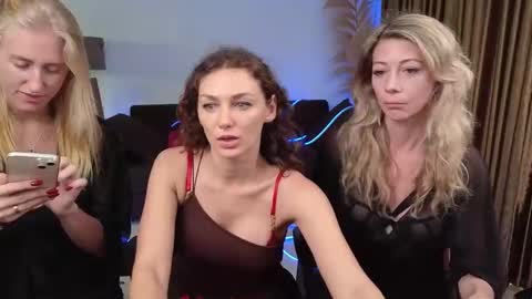   330 UTC2 girls   online show from 12.19.24