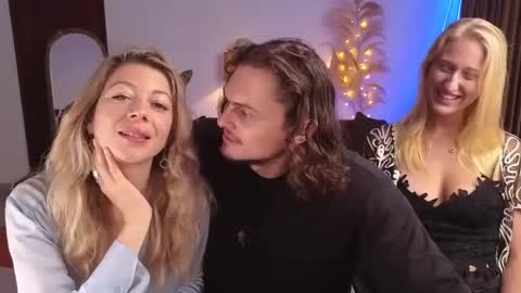   330 UTC2 girls   online show from 01.22.25