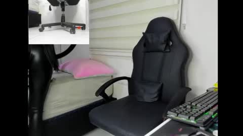 goddess_of_pigs online show from 12.20.25