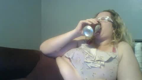 Snapshot of goddessmilfcrysyal chatting on 03.12.25 Crystal online show from 03.12.25