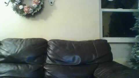 Snapshot of goddessmilfcrysyal chatting on 12.04.25 Crystal online show from 12.04.25