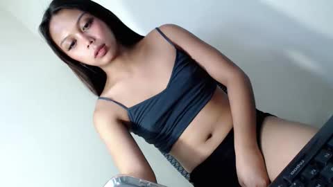 MISS LOVELY online show from 06.04.26