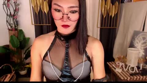 Snapshot of goddessquinnie chatting on 02.11.25 quinnie online show from 02.11.25