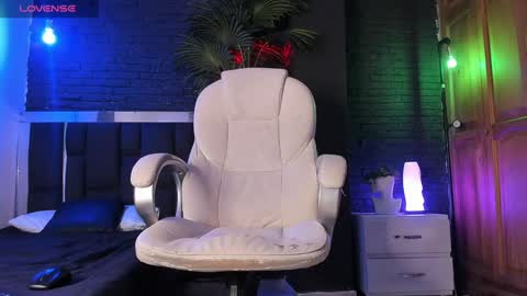 Snapshot of godly_huan chatting on 01.23.25 HUAN online show from 01.23.25