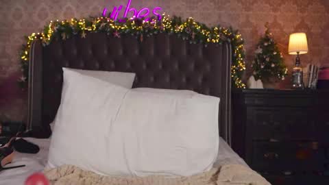 Snapshot of goldenmoore chatting on 01.01.25 Anna online show from 01.01.25