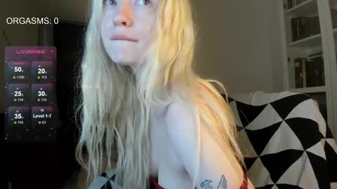 Snapshot of goodg_oddamn chatting on 09.18.25 SOPHIE online show from 09.18.25