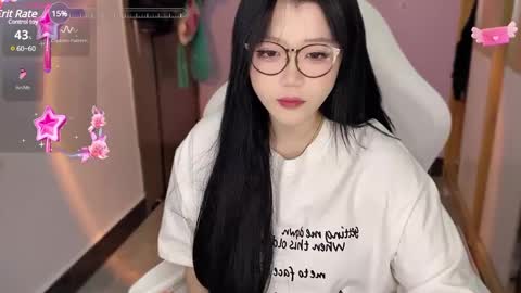 Snapshot of gorgeous_girl33 chatting on 12.08.24 gorgeous girl33 online show from 12.08.24