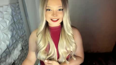 Snapshot of gorgeousamandarose chatting on 05.27.26 Amanda rose online show from 05.27.26