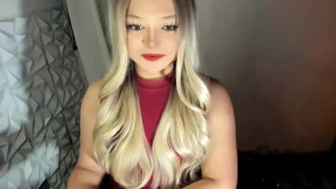 Snapshot of gorgeousamandarose chatting on 05.28.26 Amanda rose online show from 05.28.26