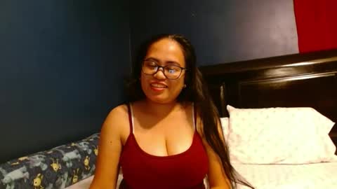 gorgeouslyn09 online show from 12.17.25