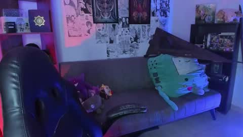 Snapshot of goth_stein chatting on 10.21.25 Engel Please help me to reach 50 thumbs up online show from 10.21.25