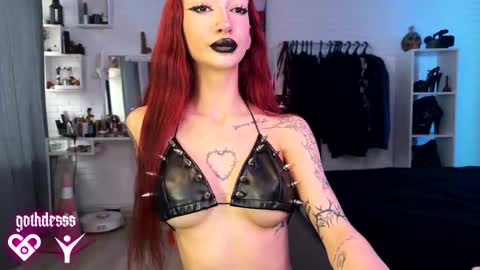 Snapshot of gothdesss chatting on 11.08.25 online show from 11.08.25
