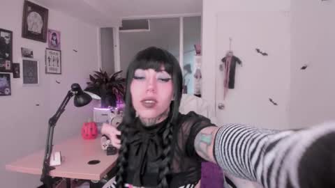 Snapshot of gothic_do11 chatting on 10.22.25 hi my name is Elizabeth nice to meet you online show from 10.22.25