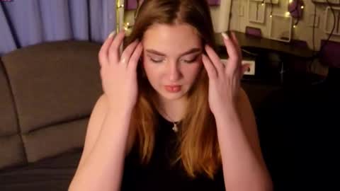 Snapshot of grace054 chatting on 11.21.25 Grace online show from 11.21.25