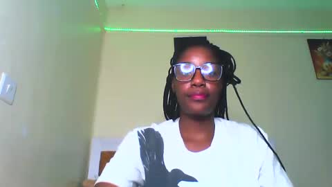 Snapshot of graceessy chatting on 01.27.25 graceessy online show from 01.27.25