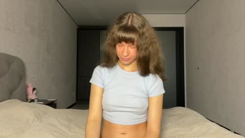 Snapshot of gracefulcharm_ chatting on 01.19.25 Daria online show from 01.19.25