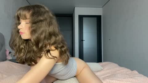 Snapshot of gracefulcharm_ chatting on 02.03.25 Daria online show from 02.03.25