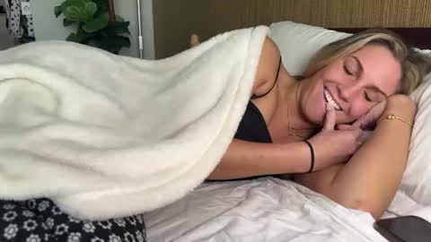 Snapshot of graciemae_baexx chatting on 01.25.25 Gracie Mae online show from 01.25.25