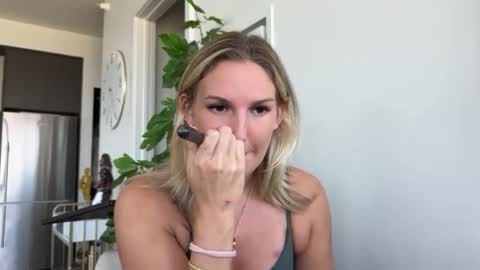 Snapshot of graciemae_baexx chatting on 09.17.25 Gracie Mae online show from 09.17.25