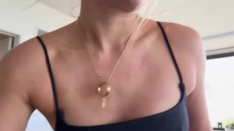 Snapshot of graciemae_baexx chatting on 10.11.25 Gracie Mae online show from 10.11.25