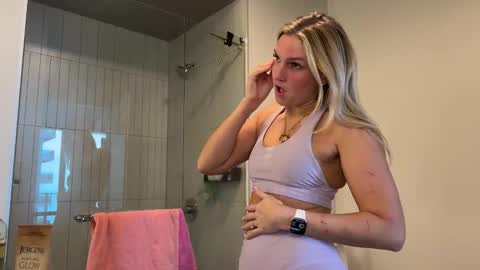 Snapshot of graciemae_baexx chatting on 11.21.25 Gracie Mae online show from 11.21.25