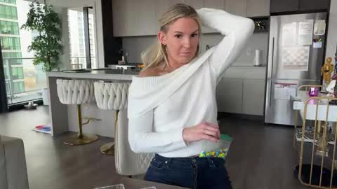 Snapshot of graciemae_baexx chatting on 11.22.25 Gracie Mae online show from 11.22.25