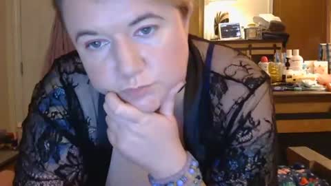 Snapshot of grateful42day chatting on 12.21.25 grateful42day online show from 12.21.25