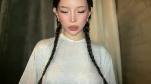 Marie Pelie online show from 12.23.25