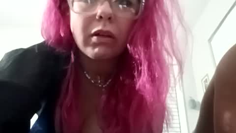 Snapshot of greeneyetwin chatting on 06.17.26 greeneyetwin online show from 06.17.26