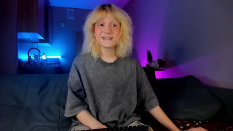 Greg-independent model online show from 12.22.24