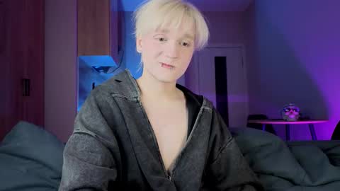 Greg-independent model online show from 09.17.25