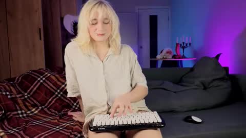 Greg-independent model online show from 12.13.25