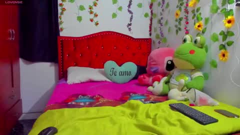 Snapshot of greiccy_20 chatting on 10.07.25 GREICCY online show from 10.07.25