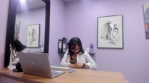 Snapshot of greta_borbon chatting on 06.24.26 Greta online show from 06.24.26