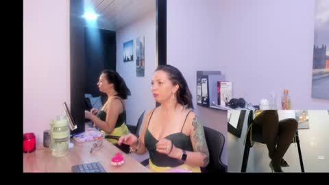 Snapshot of greta_borbon chatting on 07.11.26 Greta online show from 07.11.26