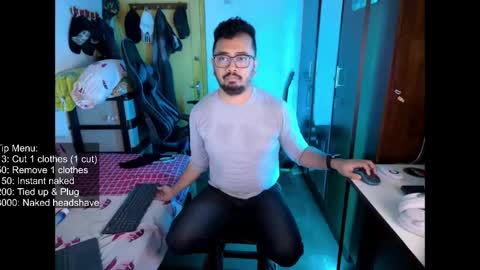 Snapshot of greybondage93 chatting on 12.20.24 Grey Hardy Slave online show from 12.20.24