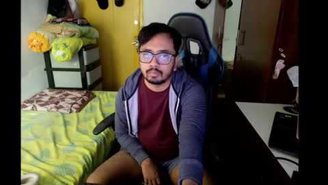 Snapshot of greybondage93 chatting on 10.04.25 Grey Hardy Slave online show from 10.04.25