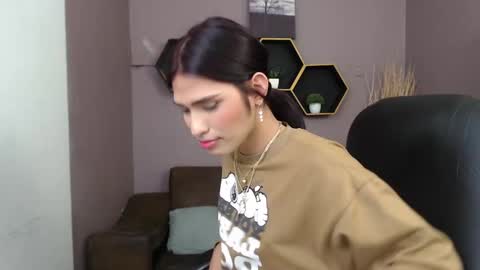 Snapshot of greys_ath chatting on 01.12.25 greys online show from 01.12.25