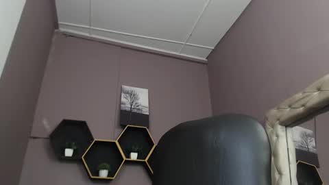 Snapshot of greys_ath chatting on 02.05.25 greys online show from 02.05.25