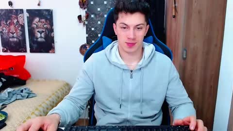 Snapshot of griego01 chatting on 12.18.24 griego01 online show from 12.18.24