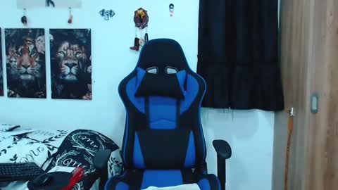 Snapshot of griego01 chatting on 02.25.25 griego01 online show from 02.25.25