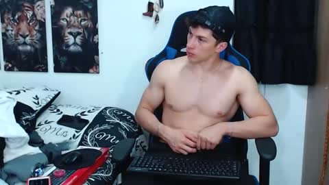 Snapshot of griego01 chatting on 03.05.25 griego01 online show from 03.05.25