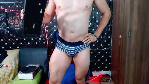 Snapshot of griego01 chatting on 09.18.25 griego01 online show from 09.18.25